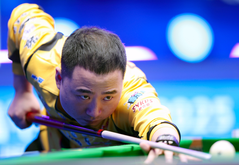 在讨论殷铁 在讨论殷铁